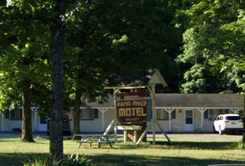 Rapid River Motel - 2022 - Sign Still There (newer photo)